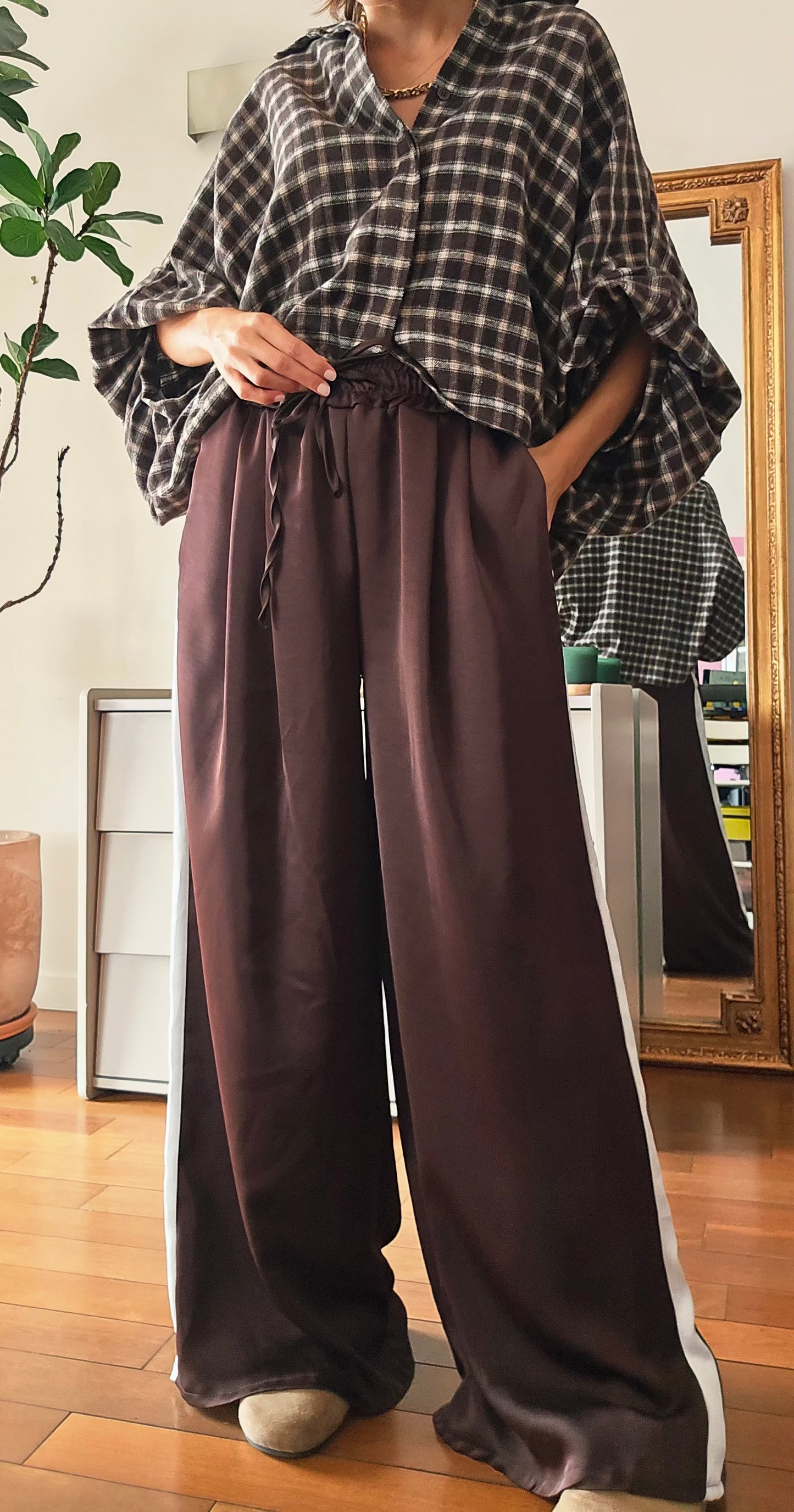 Chemise oversize femme à carreaux marron chocolat beige écru avec manches amples boufantes retroussées Victor effet flanelle Firstcollection
