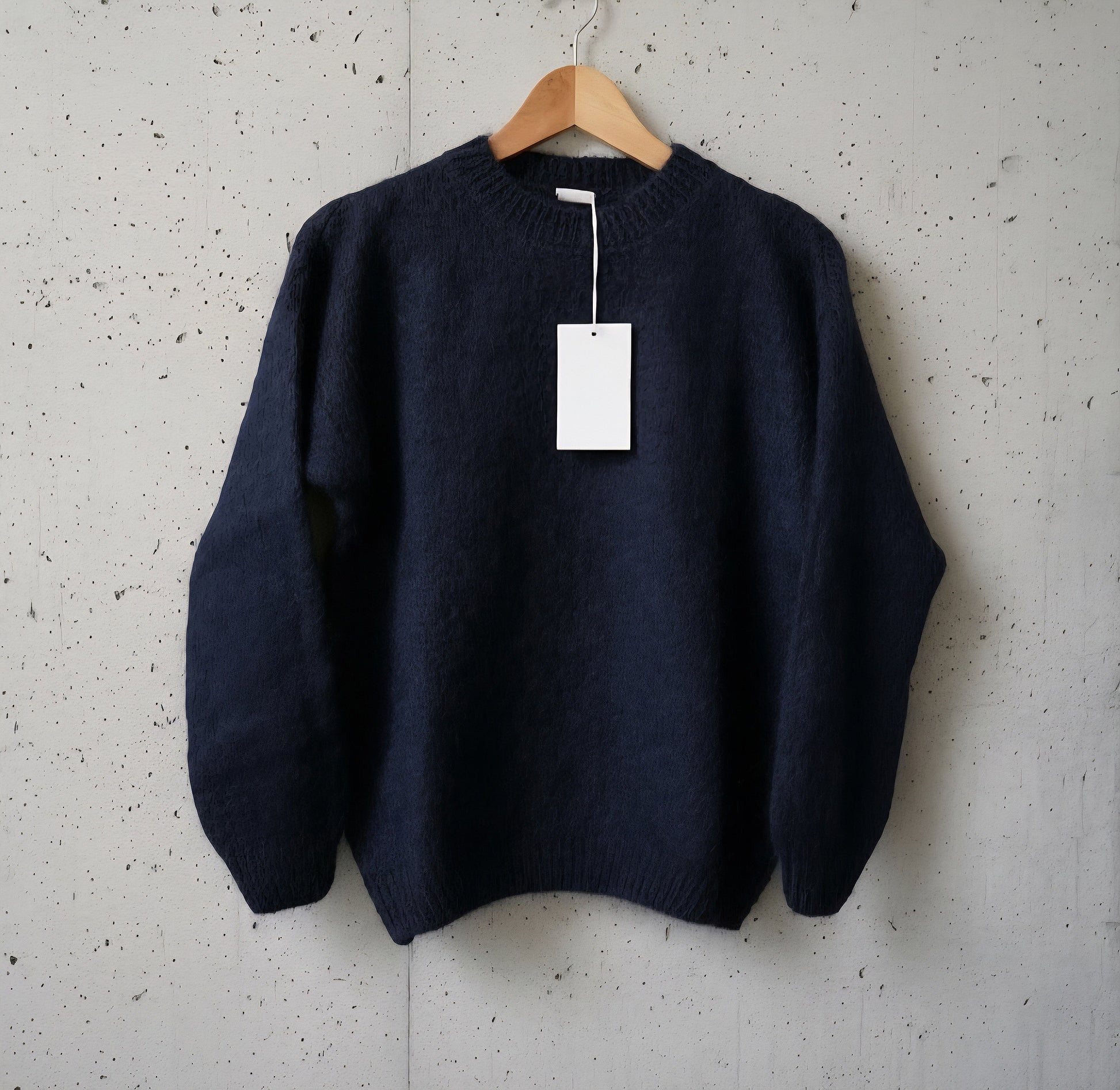Pull fluffy bleu marine col rond intemporel chic Firstcollection