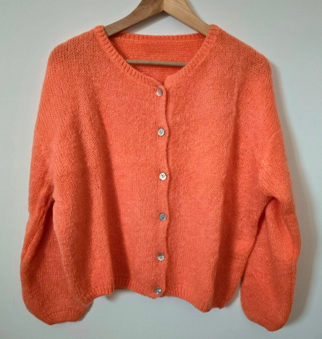 Gilet cardigan réversible orange mohair col rond 6 boutons nacrés