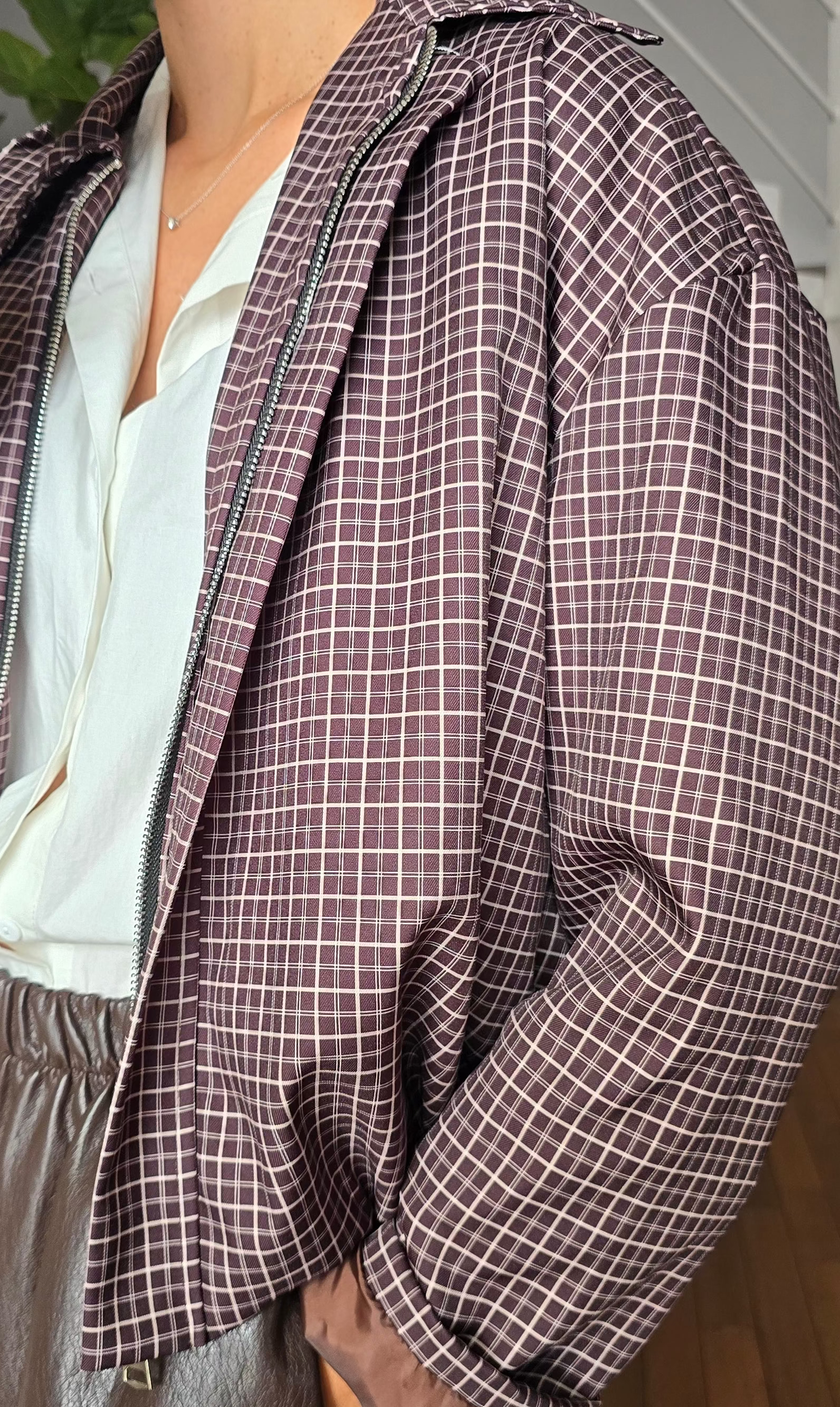 Veste zippée coupe-vent femme imprimé géométrique quadrillé chocolat et blanc Gabriel Firstcollection.fr 