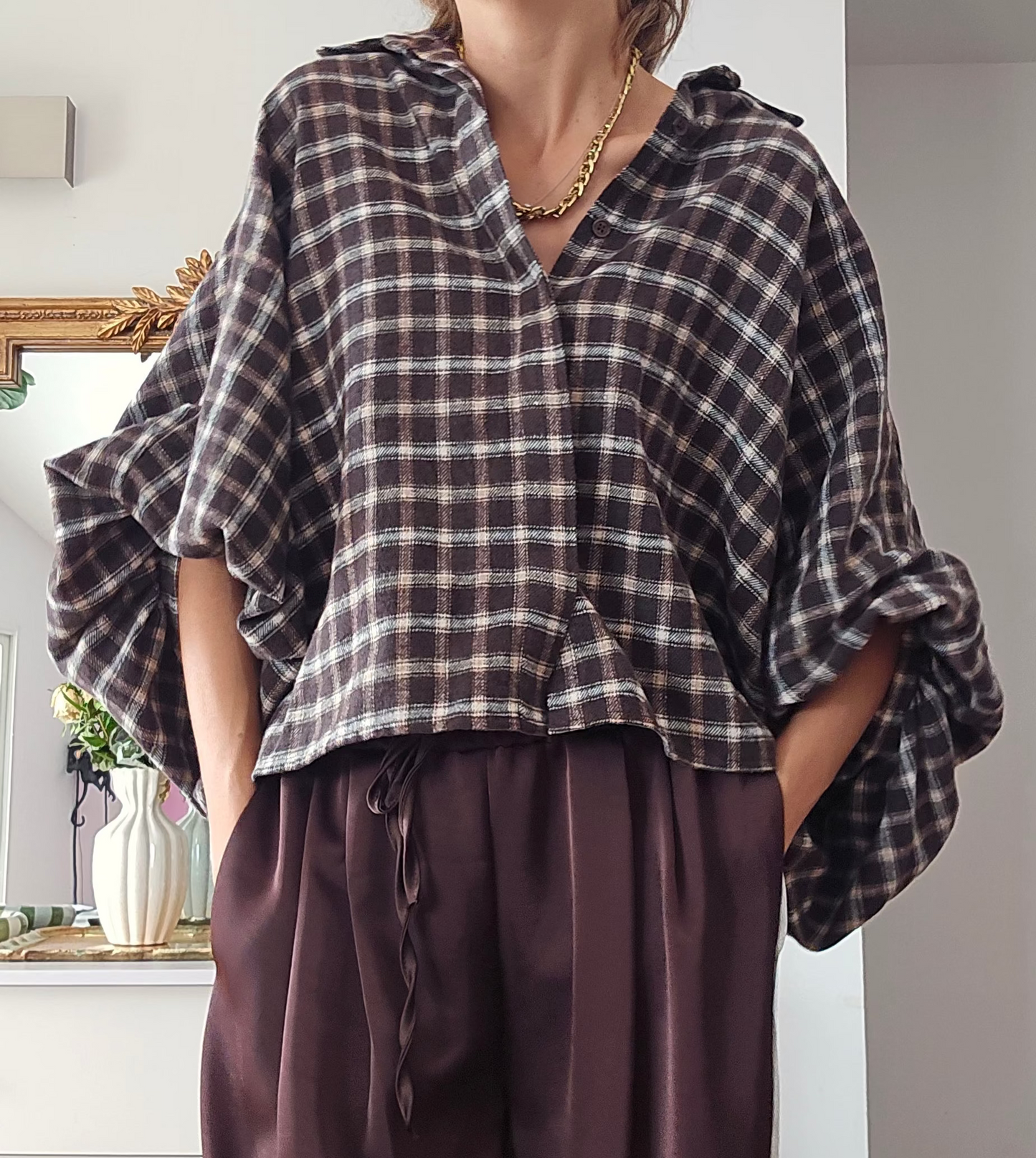 Chemise oversize femme à carreaux marron chocolat beige écru avec manches amples boufantes retroussées Victor effet flanelle Firstcollection