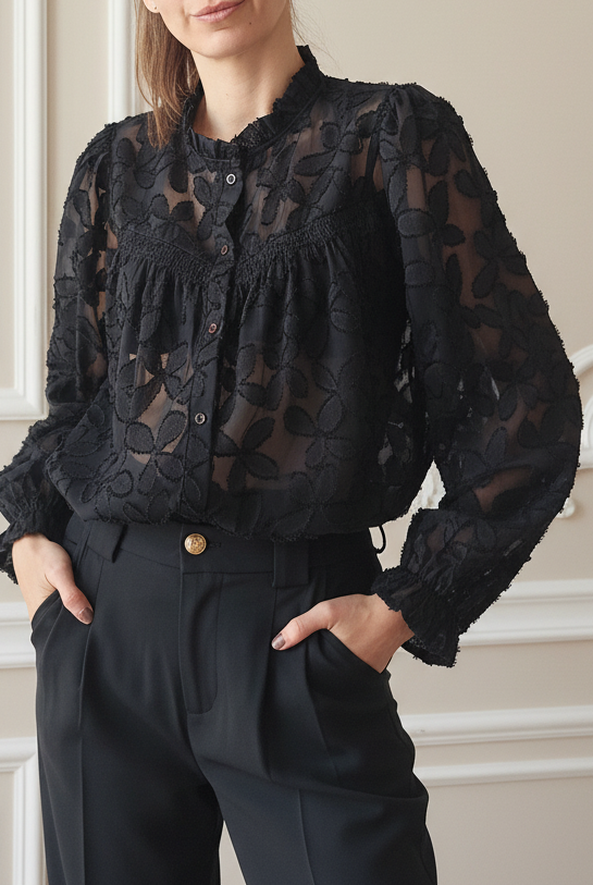 Chemise Alba noire - détail col montant volanté et poignets travaillés - First Collection